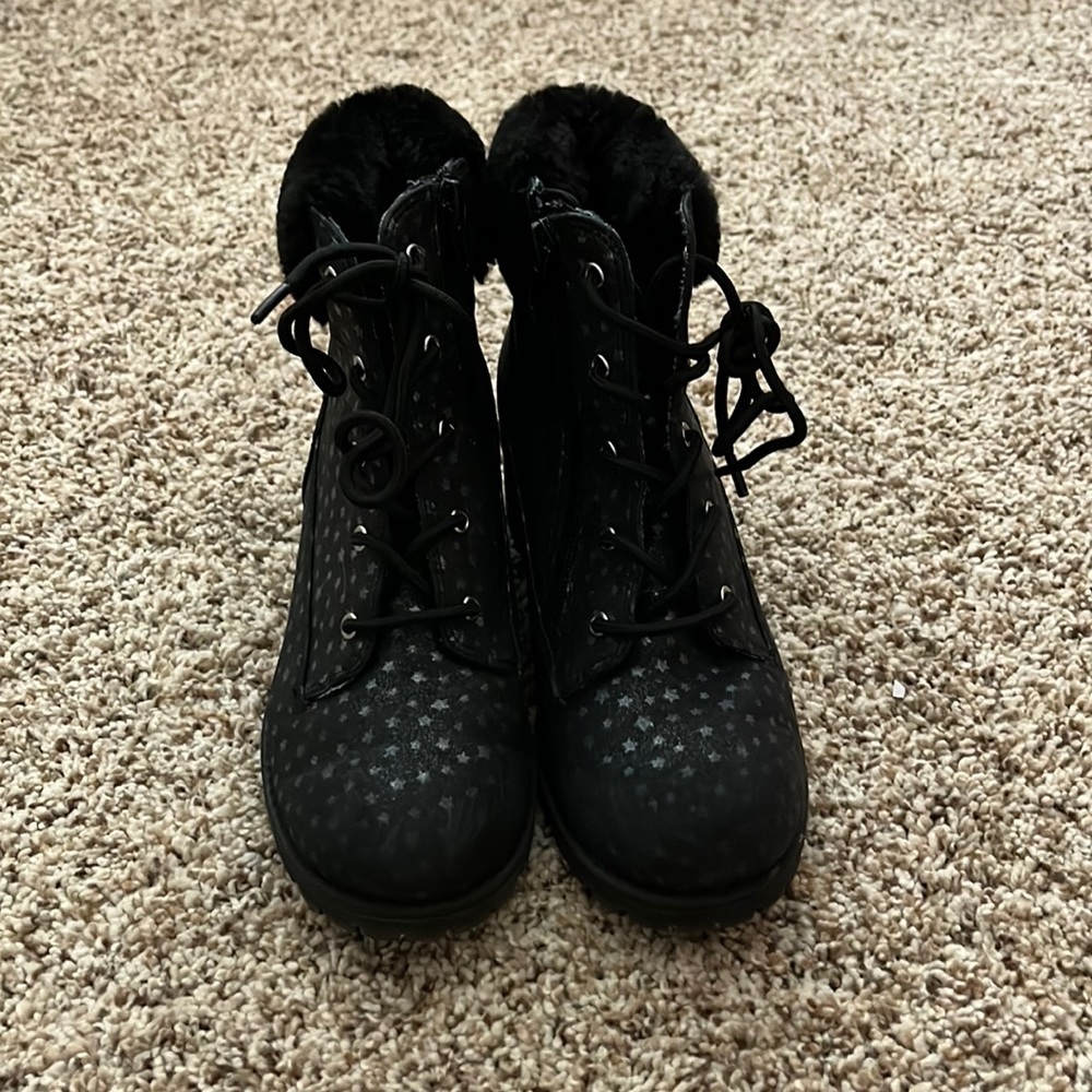 DSW Ruth Boot Star print